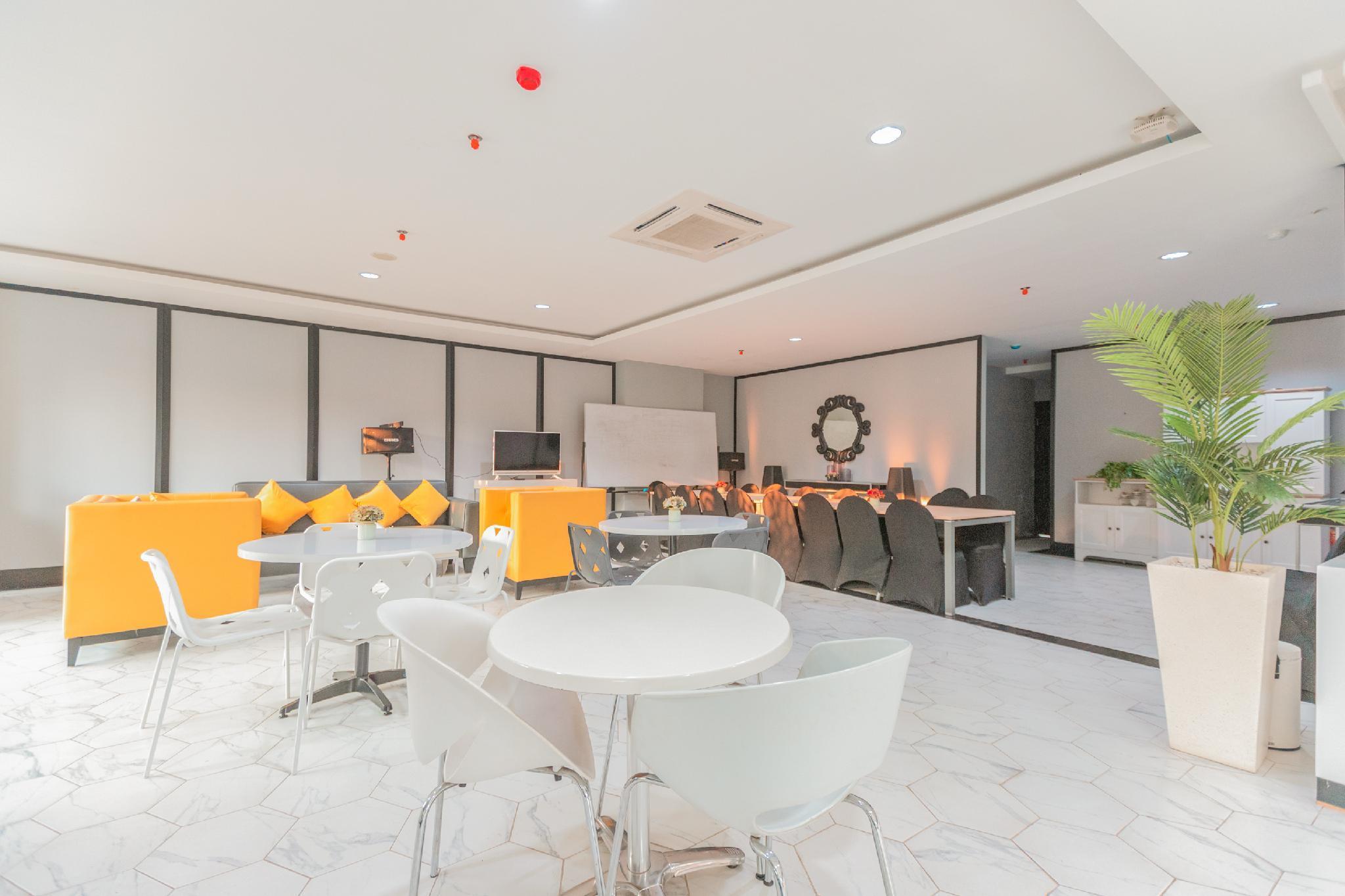 Flagship 750 Mont Blanc Hotel Bekasi Kültér fotó