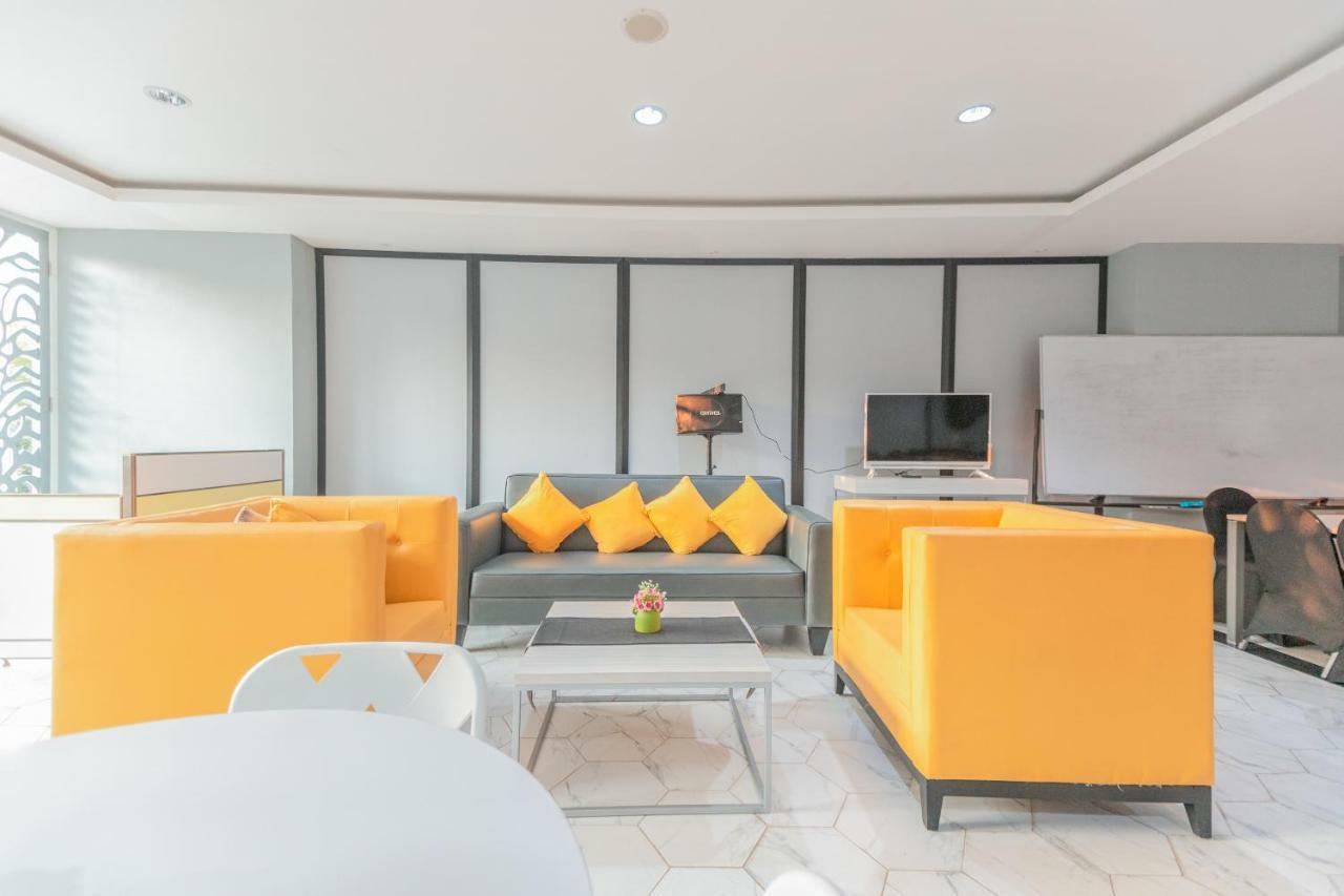 Flagship 750 Mont Blanc Hotel Bekasi Kültér fotó