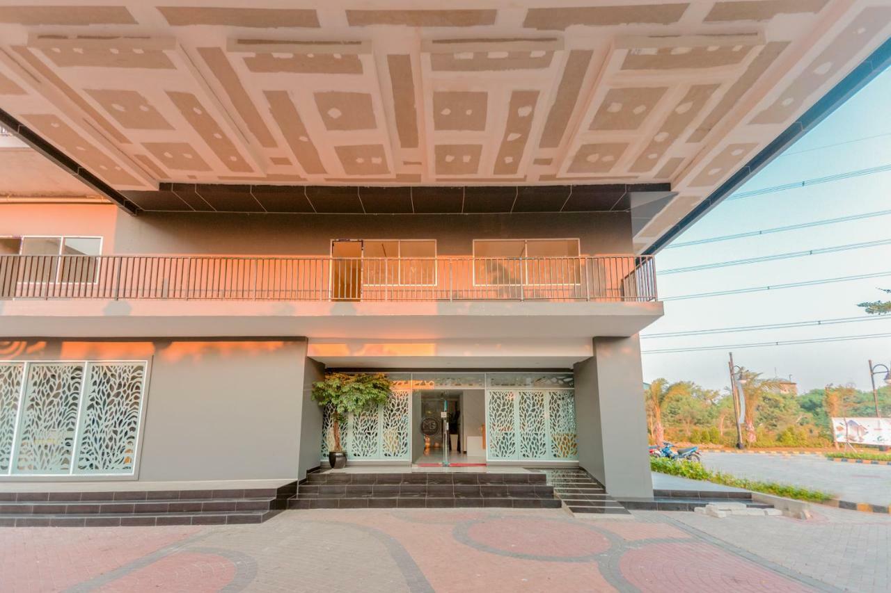 Flagship 750 Mont Blanc Hotel Bekasi Kültér fotó